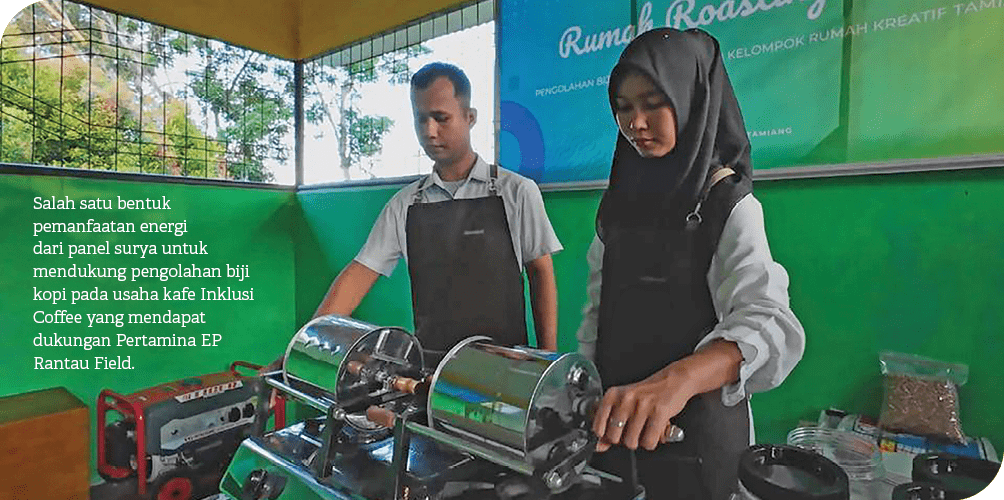 Salah satu bentuk pemanfaatan energi dari panel surya untuk mendukung pengolahan biji kopi pada usaha kafe Inklusi Co...
