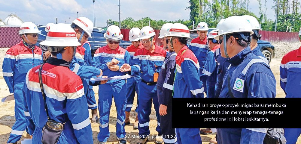 Kehadiran proyek proyek migas baru membuka lapangan kerja dan menyerap tenaga tenaga profesional di lokasi sekitarnya